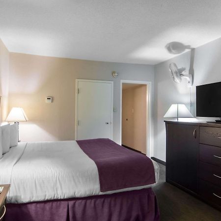 Quality Inn & Suites Yellowknife Exterior foto